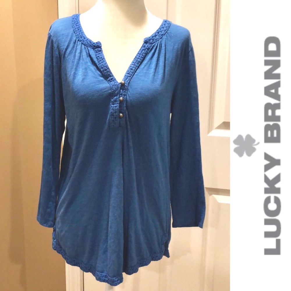 Lucky Brand blue top w/ embroidery detail size: M